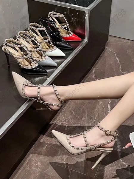 Sandali con tacchi alti scarpe vestito di moda rivetti ragazze ragazze sexy scarpe puntate con fibbie per la piattaforma di fibbie pompe rosa bianco nero