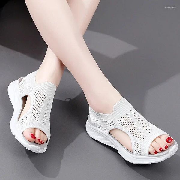 Sapatos casuais 2024 sandálias de verão estilo coreano elástico banda esportes feminina picada malha de toe de tamanho grande