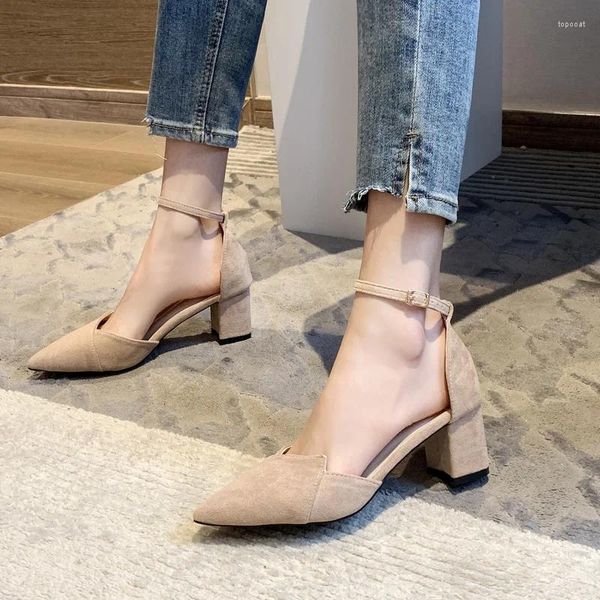 Sapatos casuais bombas femininas moda de outono selvagem espessa com um único salto alto de saltos altos e sexy mujer