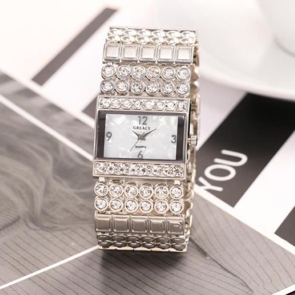 Armbanduhren Temperament Ladies Watch in Europa und Amerika plattierte Diamantschalen -Legierung Breitband Fashion Decorative Armband 312b
