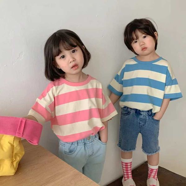 T-Shirts Childrens Korean Sommer Striped Short Sleeved T-Shirt Boys und Mädchen Baumwolle Lose Casual T-Shirtl2405