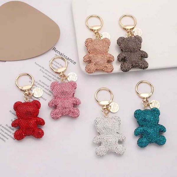 Tornari percorsi di lusso Crystal Bear keychain per donna BASS CAMPA CAMPIO AirPods Porta della custodia Metel Full Rhinestone Key Key Ring Pendant J240509