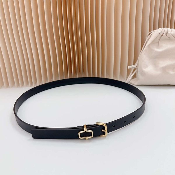 Classic Pure Ropper Hardware Buckle Women Belt Pelle Designer Slim Waist Lampie di banda 2,0 cm di moda con accessori per cappotto per abiti Cintura casual