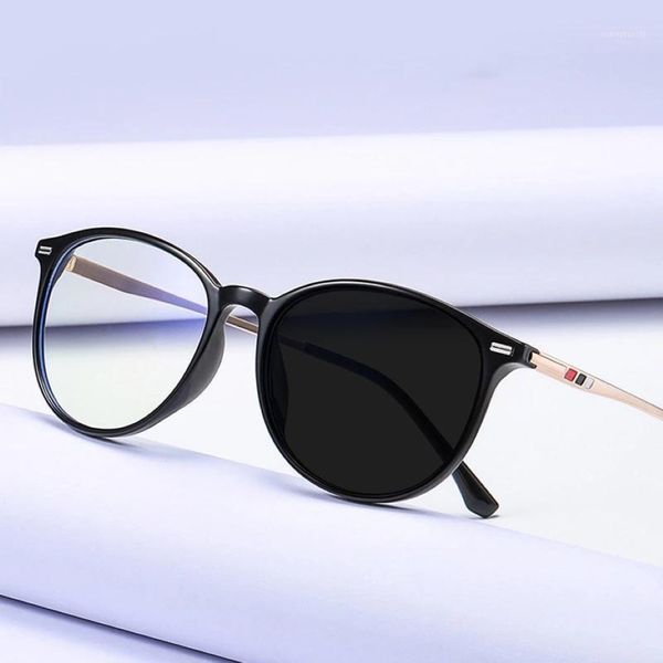 Óculos de sol Tessalato Designer de marca feminino Pochromic Reading Glasses Men Chameleon Optical Frame Presbyopia yeglasses com lente CR-39 2488