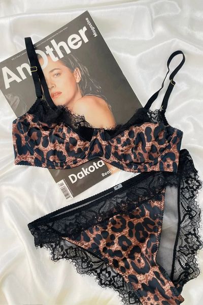 Lingerie de estampa de leopardo sexy para mulheres lingerie fina de renda preta com anéis de aço grande peito pequeno conjunto de tórax 240425