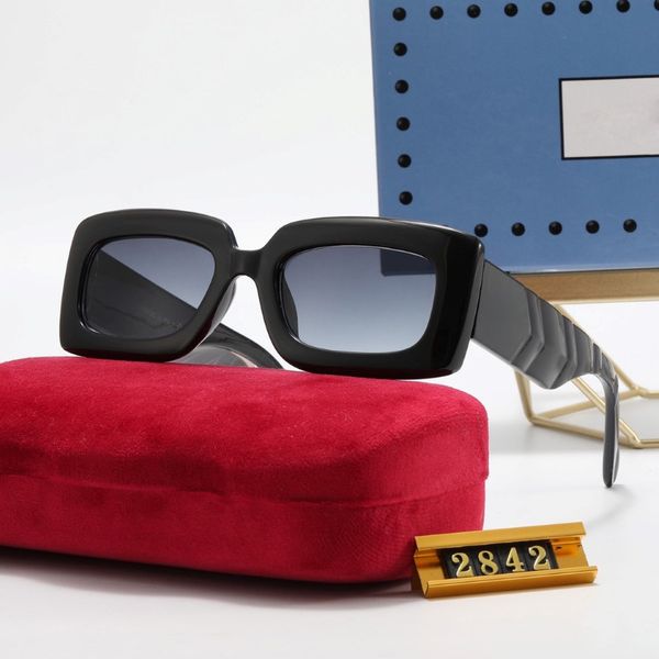 Modedesignerin Sonnenbrille für Frauen Herren Klassiker Brille Goggle Outdoor Beach Sonnenbrille Mann Frau 5 Farbe Optional Triangular SI 253a