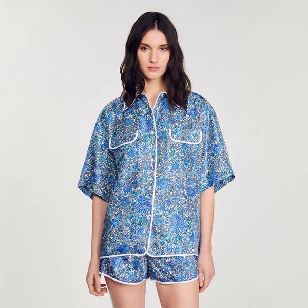 Designer francês 2024 Primavera/verão Novo elegante Pijama Style Blue Floral Print camisa feminina imitação solta Silk lapeel camisa de manga curta