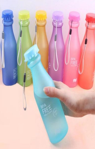 CORES COLORES DE CANDY INCREMANCELHA PLÁSTICA DE VAZAÇÃO DE VAZAÇÃO DE VAZELA DE FLUSTENCILAÇÃO 550ML BPA BRAMANHA DE ÁGUA PORTÁVEL PARA VIAGEM YOGA RUNDO CAMPING8612930