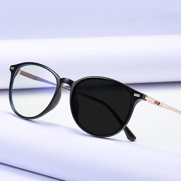 Óculos de sol Tessalato Designer de marca feminino Pochromic Reading Glasses Men Chameleon Optical Frame Presbyopia yeglasses com lente CR-39 208N