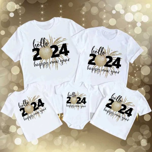 T-shirts Hello 2024 Feliz Ano Novo Família Combinando Roupas Dadro Mamãe Camisa Baby Bodysuit Família Festa Festa Família Roupas de família T240509