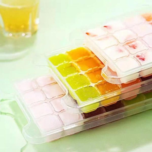 Backformen Twist Release Ice Tably Cube Set mit Deckelschaufel stapelbarer Schimmel für Cocktail Soda Kaffee Küche