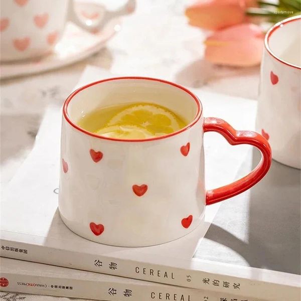 Tassen 300 ml handbemalte Liebe Herz Kaffee Kaffeetasse mit Löffel süße INS-Stil Keramik Tasse Valentinstag präsentieren Frühstücks Milch Tee