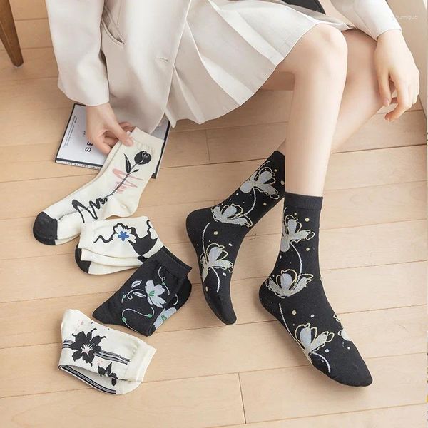 Donne calze 5PAIRS/Lot Girl Frilly Ruffle harajuku Stampa giapponese Cute Founting Cartoon di moda coreano Kawaii Vintage High Long Sock