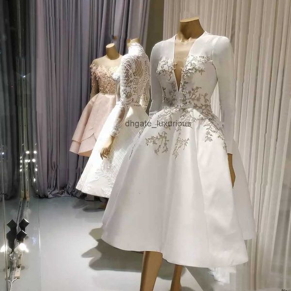 2023 Lunghezza elegante del ginocchio A Line Wedding Abites Ramitine d'argento a v-scollo a maniche lunghe abiti da accoglienza per sposa bianca semplice satinata bianca vestido de noni