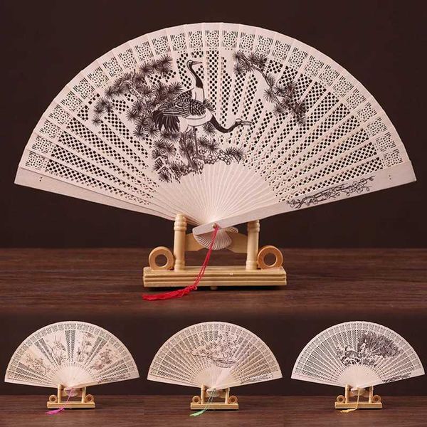 Produtos de estilo chinês Bamboo Sandalwood Sandalwood Fãs dobráveis Retro estilo chinês de madeira Hold Hold Hold Fan Women Dance Party Performance Props Decor