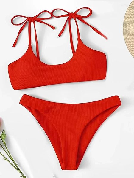 Swimwear femminile 2024 Bikini rosso brasiliano Solido costume da bagno con spugna Donne imbottite perizoma Immericio di perizoma Bareggianti da bagno Swimming Suetuite.