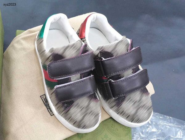 Sneakers di moda per bambini Disegni di colore diverso Design per bambini Dimensioni 26-35 marca di alta qualità imballaggio con fibbia per cuccioli Scarpe Scarpe per ragazzi Scarpe per ragazzi 24 maggio