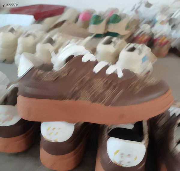 Популярные детские кроссовки градиент дизайн коричневый маленький обувь размер 26-35 Высококачественная упаковка брендов
