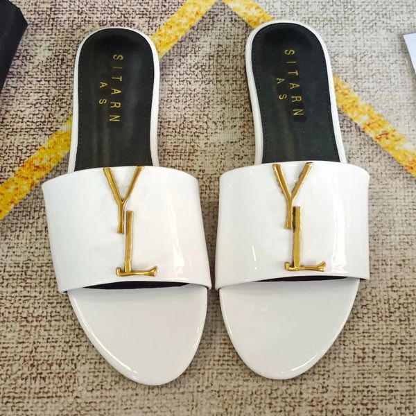 Mit Box Designer Slipper Krokodil Haut Sandale sexy Folie Maultier Sommer Sunny Beach Sandale Pool Frauen schwarze flache Schieberegler Patent Leder Luxus Loafer Lady