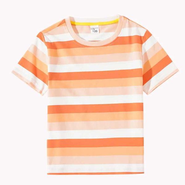 T-shirts de Peach 2023 Camiseta listrada colorida do verão de verão Adequado para meninos e meninas de algodão camiseta de manga curta Baby Casual Topl240509