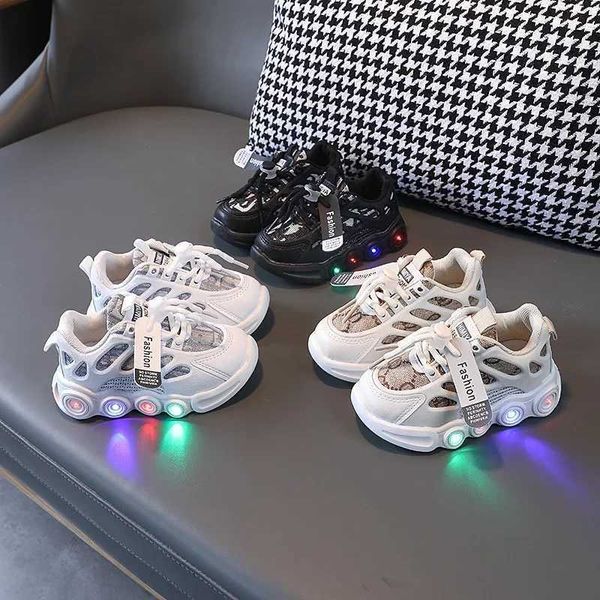 Sneaker Sneakers per bambini Spettale Light Led Scheme Mesh Mesh traspirante1-6 anni Scarpe luminose Scarpe sportive casual Scarpe per ragazzi T240509