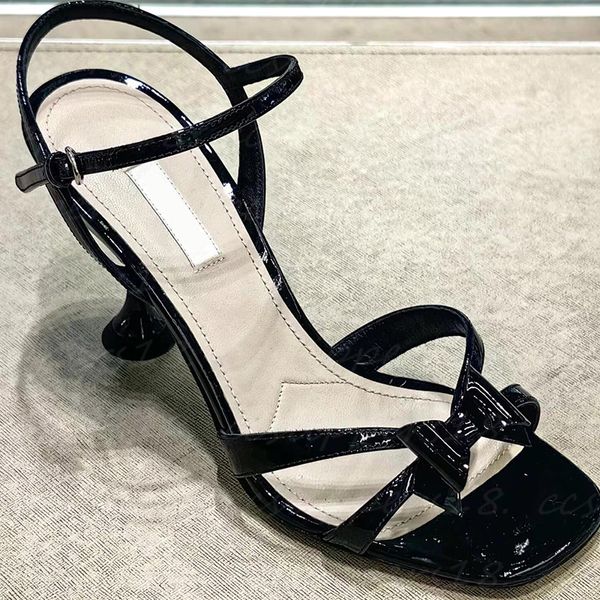 Designer Miui Black Scarpe a filo alto talloni Woman Miui Sandals Scarpe in pelle autentica Stick Diamond Decor Trendy Lacca in pelle Destinate da festa con scatola Dimensioni 35-41