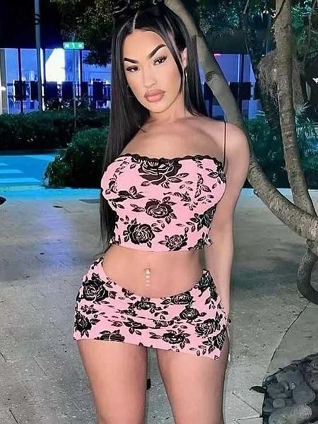 Zweiteiliger Kleid sexy Sommer Heiße Strandkleid Sets Frauen süße Spitzennetz floraldruck kortenett oberst und Minirock 2 -teilige Nachtclub -Outfits Y240508