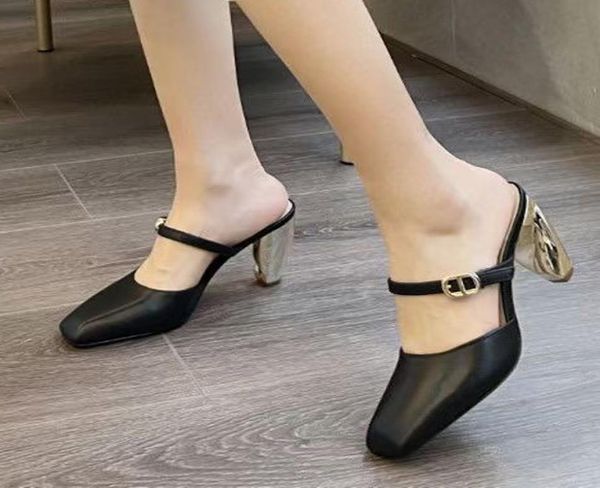 Модные роскошные дамы сандалии черная патентная кожа римские высокие каблуки.