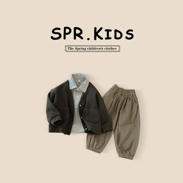 Set di abbigliamento per bambini primavera 2024 camicia in stile occidentale set da bambino indossare ragazzi casual tre pezzi alla moda