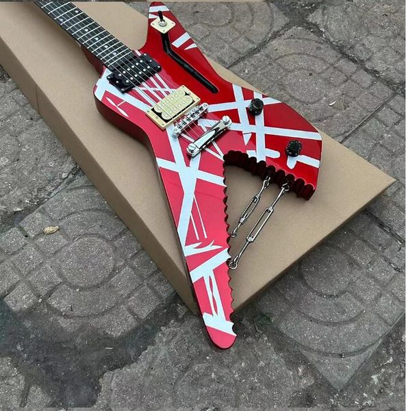 L'E VH è uguale alla chitarra elettrica di squalo Stripes con una velocità a corda di punti che suona in metallo van Halen