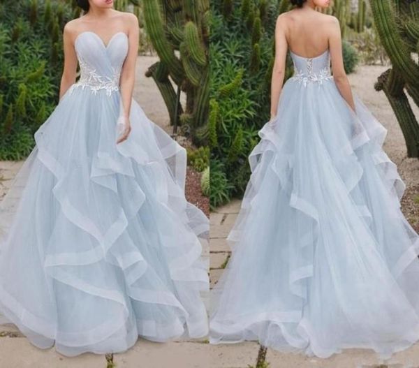 Einfacher Stil Skye Blue Eine Linie Prom -Kleid Schatz Hals mit weißen Spitzenrürchen Zug Corset Rücken Boho Beach Brautfartkleider7990170