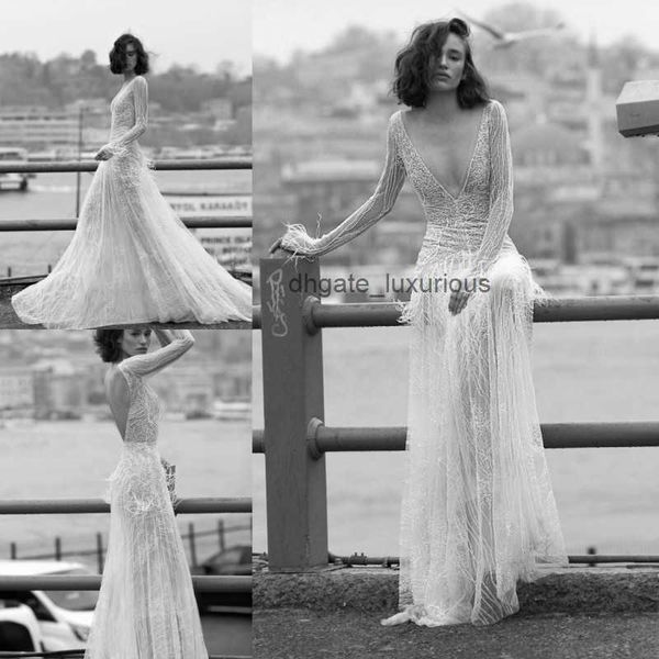 Liz Martinez Beach Uma linha Vestidos de noiva Feather Backless De pescoço Vestido de renda cheia Mangas de noiva compridas Vestido de noiva boho