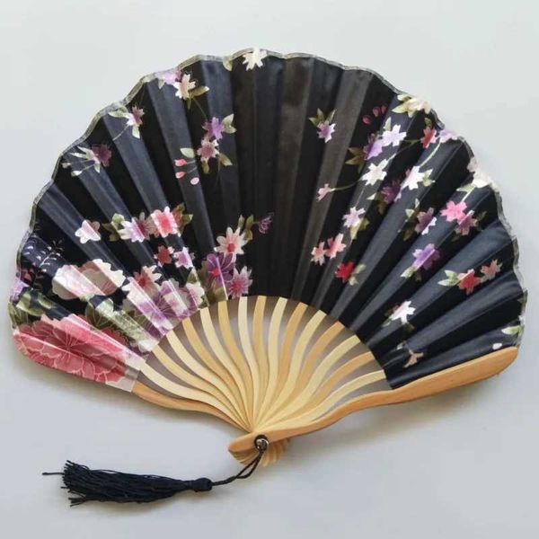 Produkte im chinesischen Stil Chinesische Stil Fans Tanz Hochzeitsfeier Spitze Seiden gedruckter klappender Hand gehaltene Blumen dekorative Retro -Muster Kunsthandwerk Fans