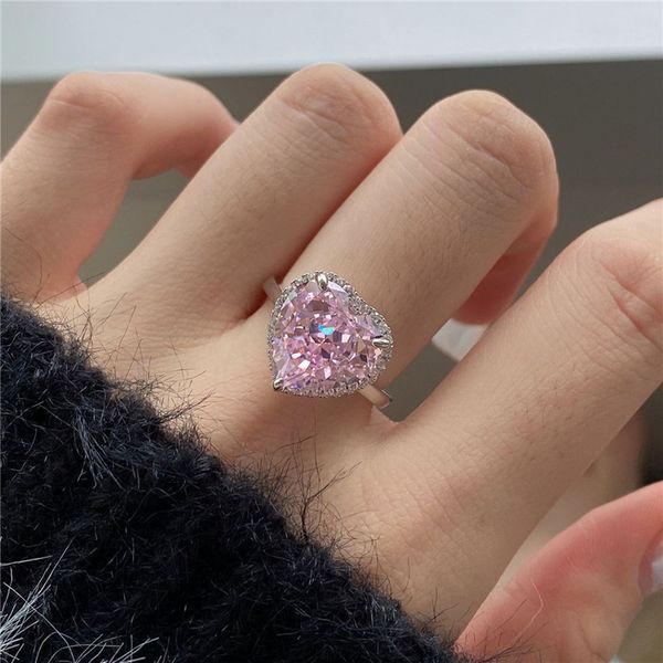 Anel de diamante de coração de 12 mm de 12 mm para o noivado de casamento feminino 925 Sterling Silver Designer Rings Pink 8a Zirconia Jóias Mulheres Eventos Formais Caixa de Presente Tamanho 6-9