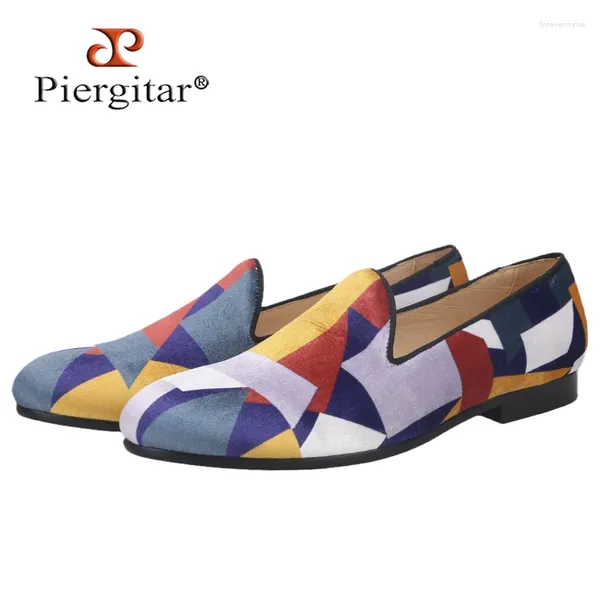 Sıradan ayakkabılar piergitar geometrik renk eşleşen kadife moccasin el yapımı erkek moafers İngiliz klasik tarzı erkek sigara terlik artı boyutu