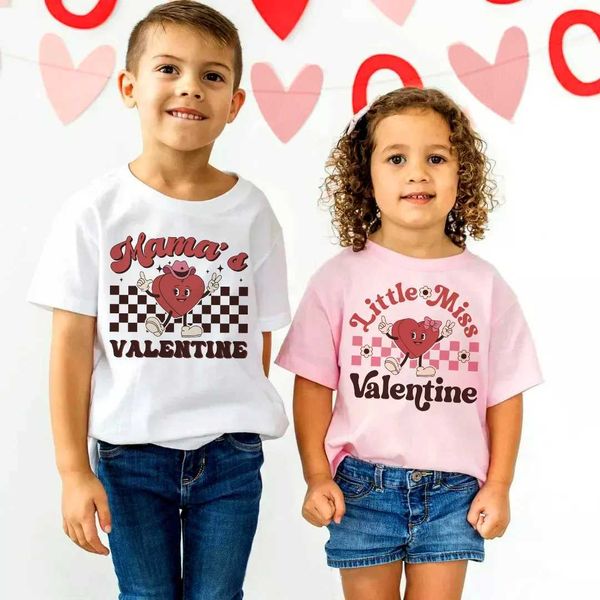 Magliette mamas San Valentino Little Miss Valentine Stampato Girl T-shirt T-shirt selvatico per bambini Valentino da festa per festa Castola vestiti per bambini tops t240509