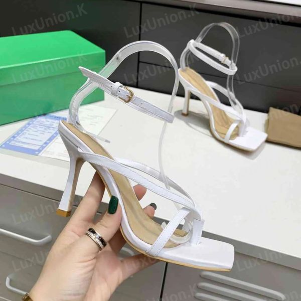 Designerinnen Frauen Sandalen Luxus High Heels Metall verstärkte Leder mit mittlerer Absatz Wildleder Strandhochzeitschuhe 35-41