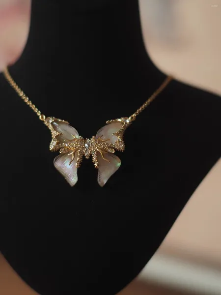 Catene Western antich Design Designer Collana a farfalla vintage piena di diamanti Qingdao Vecchio industria pesante