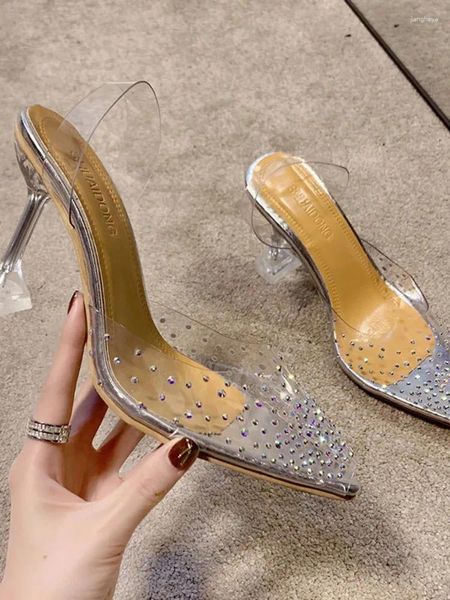 Sapatos casuais grandes sandálias pontiagudas para mulheres no verão 2024 Coreano Moda Retinária de vinho com saltos altos transparentes e modernos