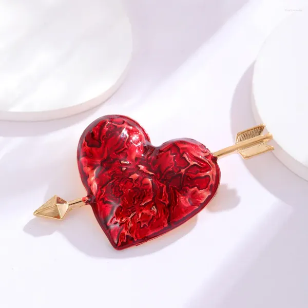 Broschen ein Pfeil Piercing Heart Brosche Pin mit Frauen Schnalle Hochzeit Date Office Schmuckgeschenke