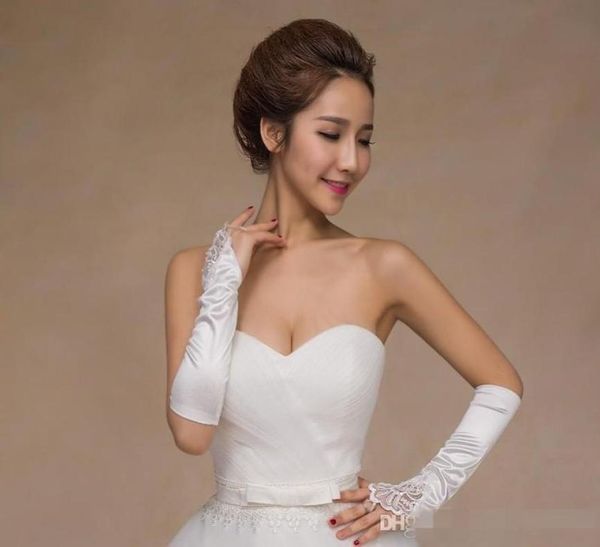 2019 Nuovi guanti sexy a buon mercato Accessori senza dita accessori bianchi paillettes di perline da donna guanti da sposa sotto le applicazioni di lunghezza del gomito per weddi7596797