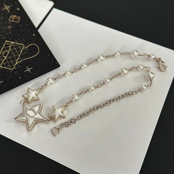 Boutique 18K Collana placcata in oro designer a tre stelle Pendanti a forma di stella collana alla moda gioiello di alta qualità Collana da donna affascinante con scatola