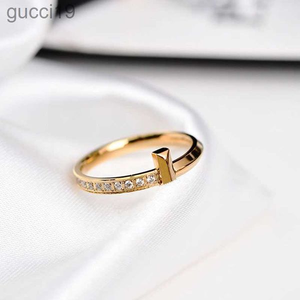Tiffanyjewelry Classic Design Ring aus Edelstahl ideal für Paare Geschenke Mode Tiffanyring VQ04