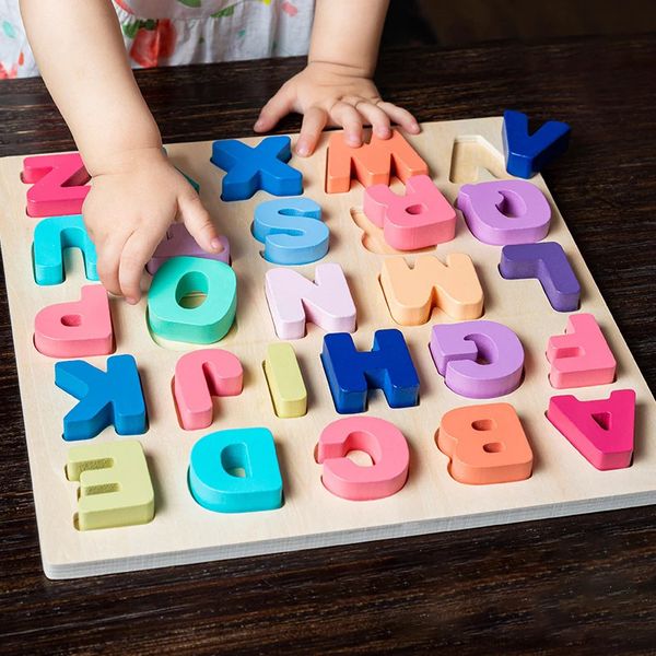 Puzzle de madeira Montessori Toys for Baby 1 2 3 anos de idade Crianças Número do alfabeto Combine jogos de combinação de crianças Toys educacionais precoces 240509