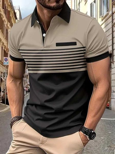 Мужские футболки новая трансграничная мужская футболка для полов Polo, напечатанная с полосками кнопки V-образного вырезки в переднем кармане J240509