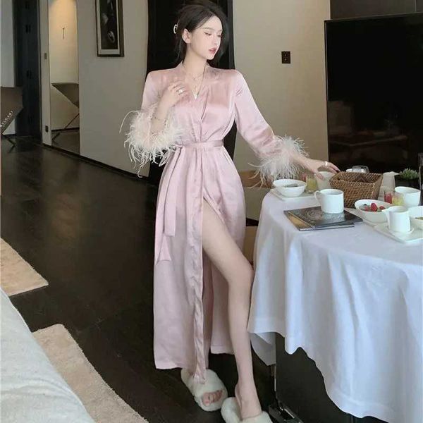 Frauenwäsche Frauen Kleidung Hochzeitskleid Pijama Pink Langarm Frühling sexy lange Nachteile Seiden Chic Feder Freizeitroben für Frauen