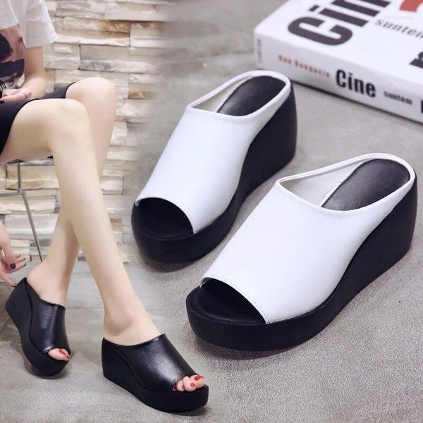 Fitness Shoes 2024 Summer Fish Bouth Slippers Mulheres Muffin Solas grossas Saltos de encosta moda legal usada todos os tipos de