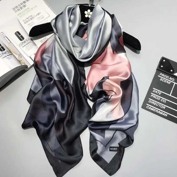 Lenços runmeifa 2020 Branca de luxo Novo verão Women Women Silk Senfra Beach Hijab Shawls e envolve o frete grátis feminino Q240509