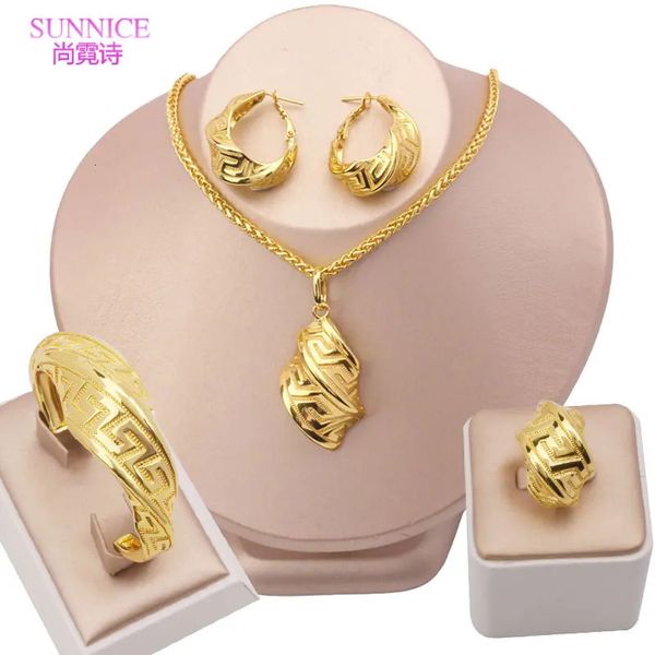 Dubai Women Golden Color Jewelry Conjuntos de colar de colar Brincos anel Pingente de pulseira Africano Jóias de casamento de noiva 240510