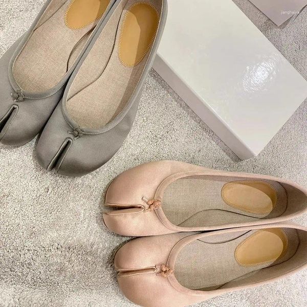 Sıradan Ayakkabı Kadınlar Bölünmüş Toe Ballet Flats Slip-On Rahat Yumuşak Solmuş Satin Pig'in Trofter Mary Jane